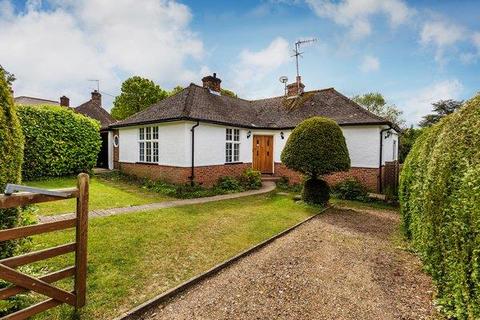 Wyresdale Cobham Way, East Horsley, Leatherhead, KT24 5BH