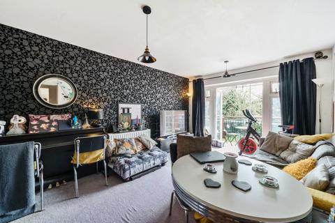 1 bedroom flat for sale, Crowthorne Road, Bracknell, Berkshire, RG12 7DZ