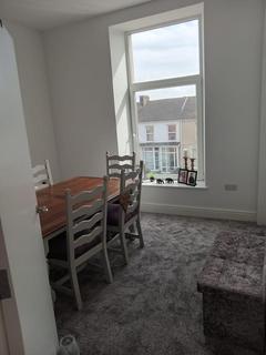 2 bedroom flat to rent, Murray Street, Llanelli SA15