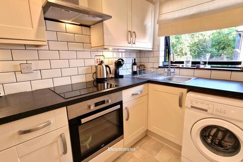 1 bedroom maisonette for sale, Somercoates Close, New Barnet EN4