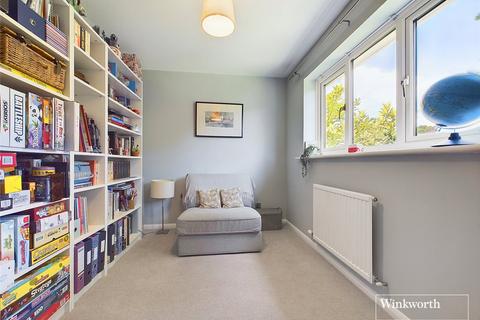 16 Dauntless Road, Burghfield Common, Reading, RG7 3NZ