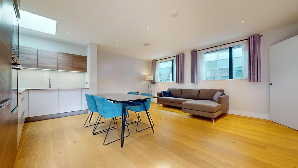 Patcham Terrace 2 bed ground floor flat to rent £4,000 pcm (£923 pw)