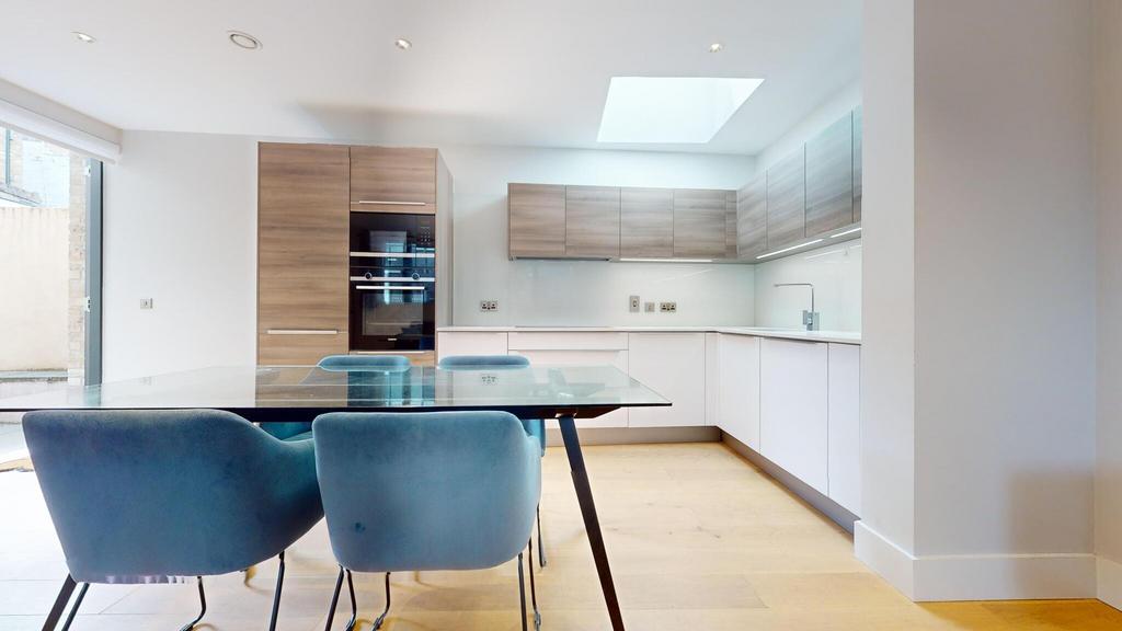 Patcham Terrace 2 bed ground floor flat to rent £4,000 pcm (£923 pw)