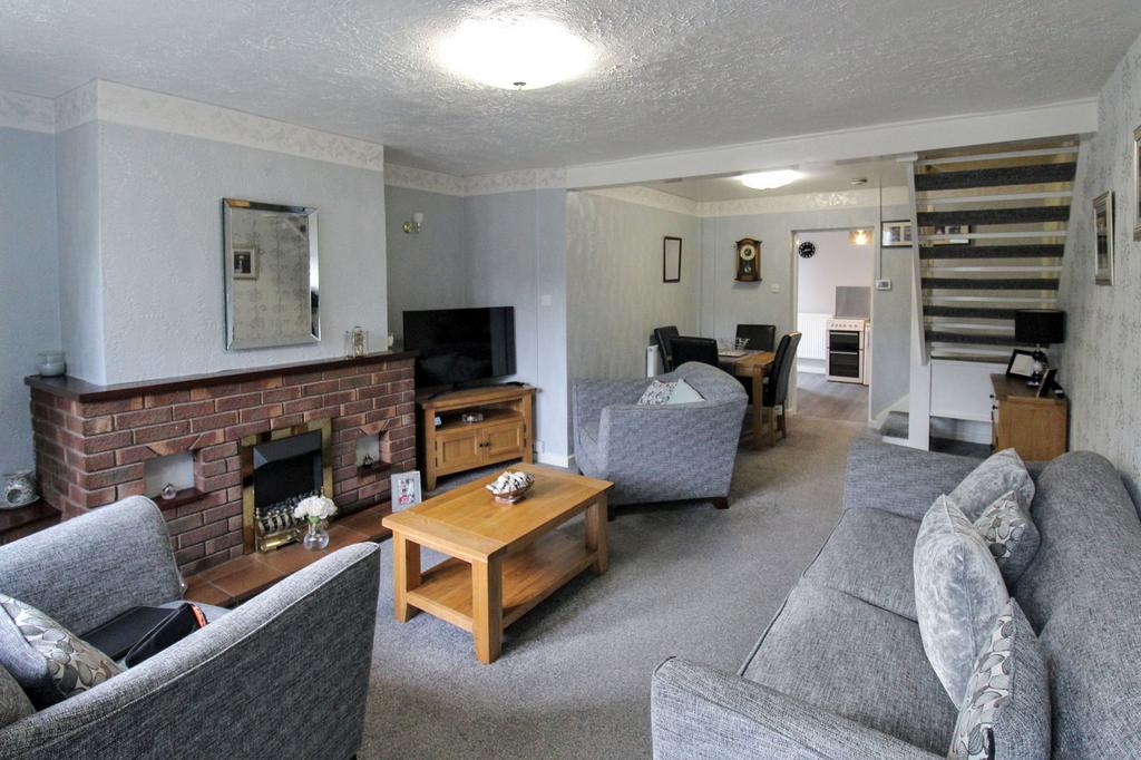 Fields, Sandbach CW11 3 bed terraced house for sale £180,000