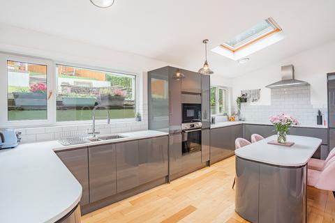 28 Randolph Drive, Clarkston, Glasgow, G76 8AW