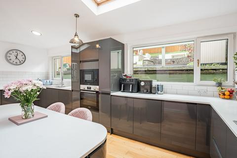 28 Randolph Drive, Clarkston, Glasgow, G76 8AW
