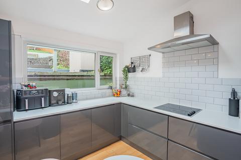 28 Randolph Drive, Clarkston, Glasgow, G76 8AW