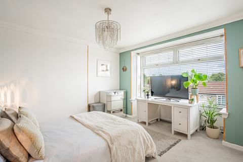 28 Randolph Drive, Clarkston, Glasgow, G76 8AW