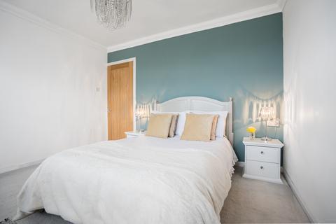 28 Randolph Drive, Clarkston, Glasgow, G76 8AW
