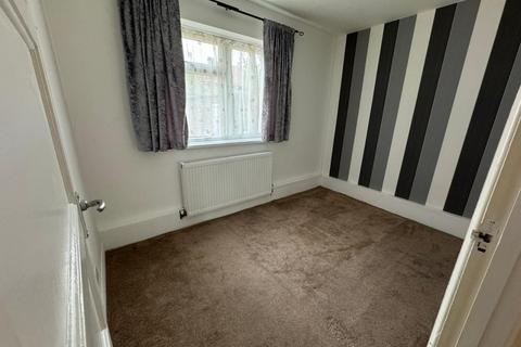 4 bedroom semi-detached house to rent, Leyswood Drive, Ilford