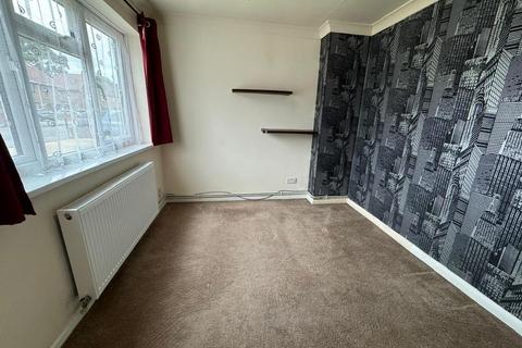 4 bedroom semi-detached house to rent, Leyswood Drive, Ilford