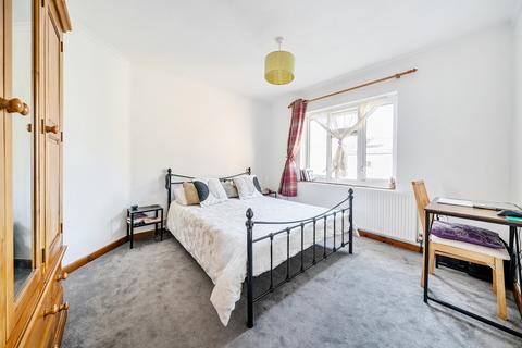 3 bedroom flat for sale, Sydney Road, Teddington, TW11