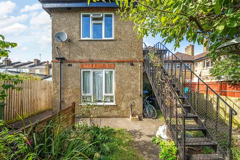 3 bedroom flat for sale, Sydney Road, Teddington, TW11