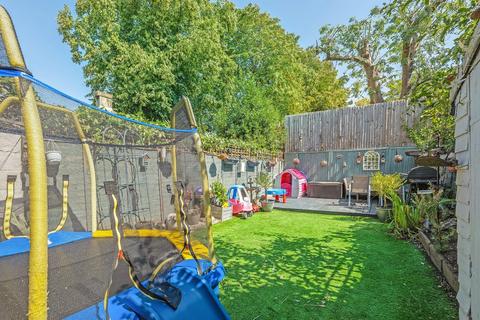 3 Bythorn Street, London, SW9 8AQ