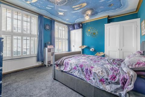 3 Bythorn Street, London, SW9 8AQ