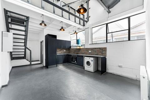 Studio to rent, Oslo House, 15 Prince  Edward Road, Hackney Wick, London, E9