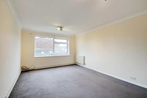 2 bedroom apartment to rent, Tithe Court, Slough SL3