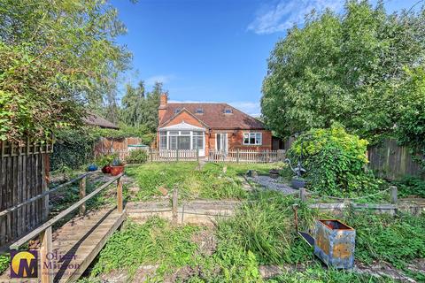 3 bedroom detached bungalow for sale, Stanstead Abbotts: Rarely Available, Gated Access