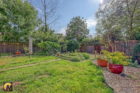 3 bedroom detached bungalow for sale, Stanstead Abbotts: Rarely Available, Gated Access