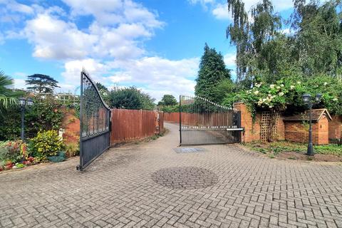 3 bedroom detached bungalow for sale, Stanstead Abbotts: Rarely Available, Gated Access