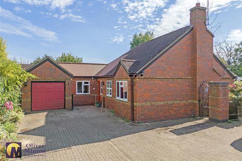 3 bedroom detached bungalow for sale, Stanstead Abbotts: Rarely Available, Gated Access