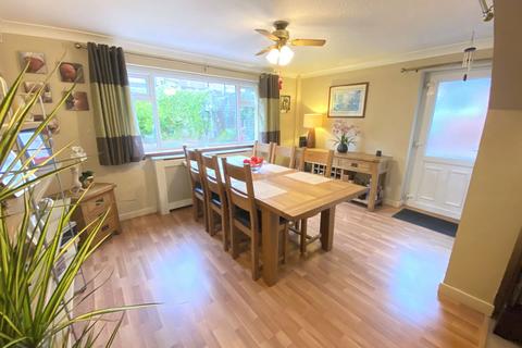 15 Alpine Drive, Royton, Oldham, OL2 5HA