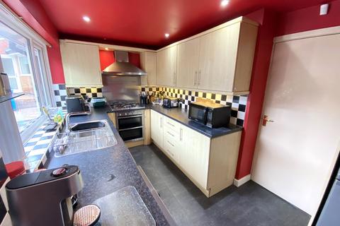 15 Alpine Drive, Royton, Oldham, OL2 5HA