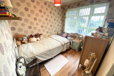 15 Alpine Drive, Royton, Oldham, OL2 5HA