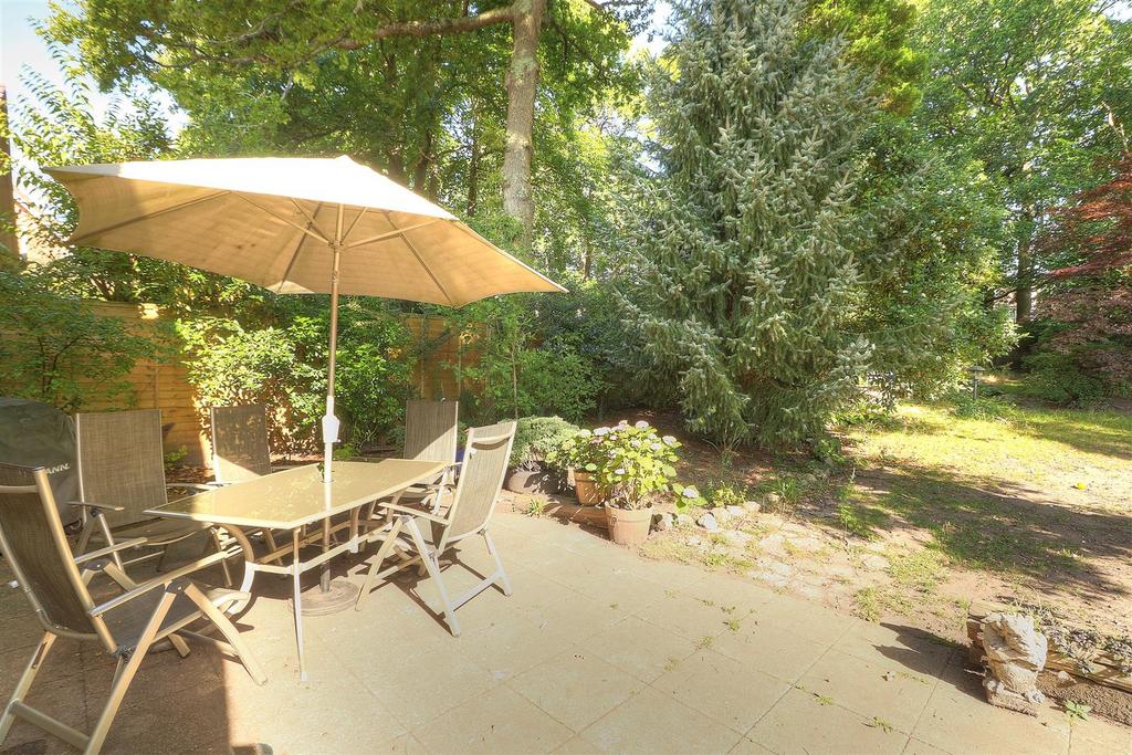 Gordon Road 26 290824 Patio.jpg