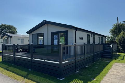 2 bedroom lodge for sale, Solent Breezes Holiday Park