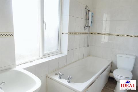 33 Third Avenue, Woodlands, Doncaster, DN6 7QE