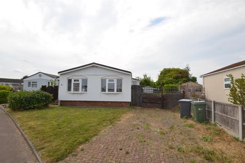 2 bedroom mobile home for sale, Three Star Park, Lower Stondon