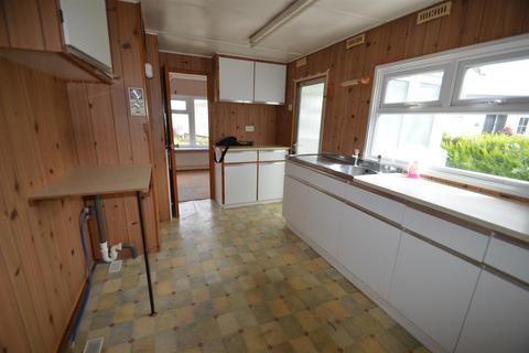 2 bedroom mobile home for sale, Three Star Park, Lower Stondon