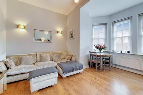 2 bedroom flat for sale, Ballentyne Court, Winchmore Hill, N21