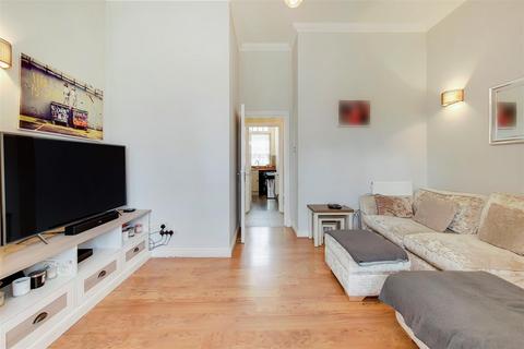 2 bedroom flat for sale, Ballentyne Court, Winchmore Hill, N21