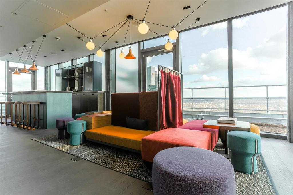 Uncle sky lounge-...
