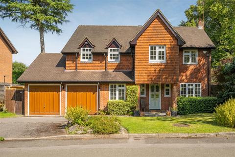 5 bedroom detached house to rent, Holmes Close, Ascot