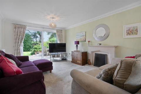 5 bedroom detached house to rent, Holmes Close, Ascot