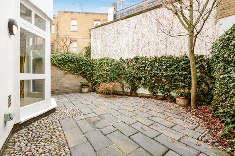 4 bedroom terraced house to rent, Grosvenor Crescent Mews, Belgravia, London, SW1X