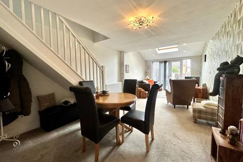 2 bedroom end of terrace house for sale, Oval Drive, Wolverhampton WV10