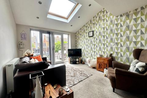 2 bedroom end of terrace house for sale, Oval Drive, Wolverhampton WV10