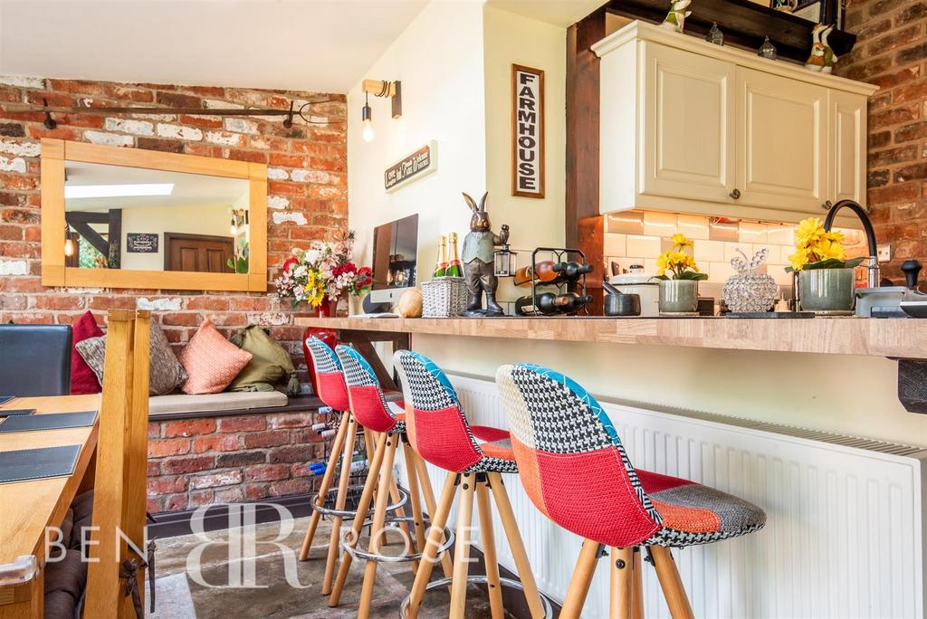 Breakfast/Dining Room