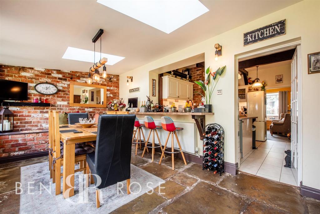 Breakfast/Dining Room