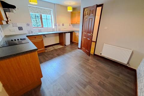 3 bedroom terraced house to rent, Maes Yr Efail, Bettws Cedewain, SY16 3DP