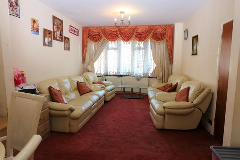 4 bedroom terraced house to rent, Ascot Gardens, Southall, UB1