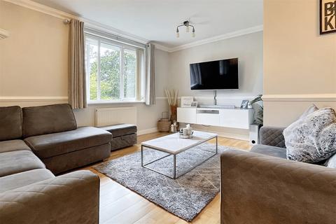 2 bedroom flat for sale, Bassett Green