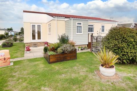 2 bedroom park home for sale, Thornlea Court, Littlehampton BN17