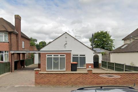 5 bedroom detached bungalow to rent, Goldington Road, Bedford