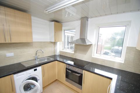 2 bedroom flat to rent, Pahang Place, Baldwins Lane, Croxley Green, WD3