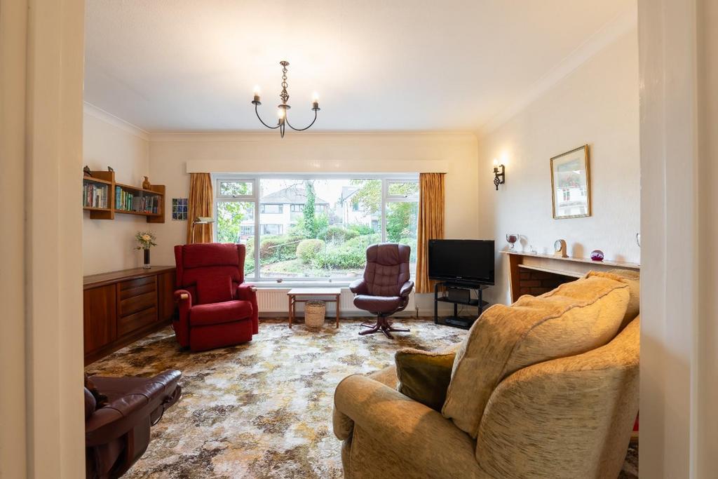 Living room-3.jpg